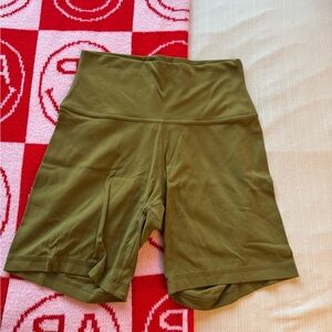 Aritzia TNA Butter Cheeky Hi-Rise 7” Short